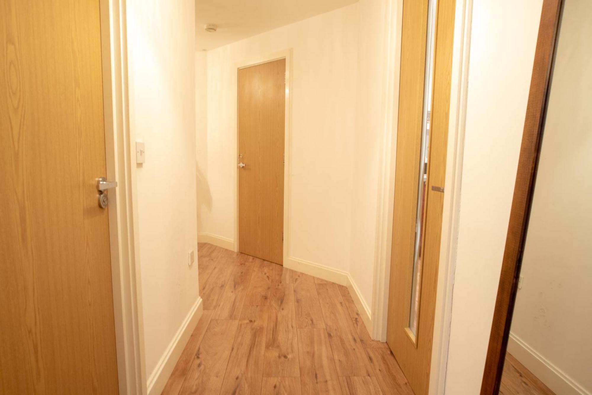 Spacious 1 Bed Apartment With Workspace, Coffee & Free Secure Parking Birmingham Ngoại thất bức ảnh