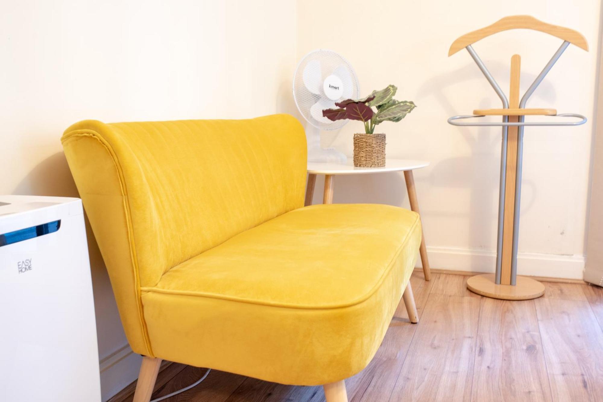Spacious 1 Bed Apartment With Workspace, Coffee & Free Secure Parking Birmingham Ngoại thất bức ảnh